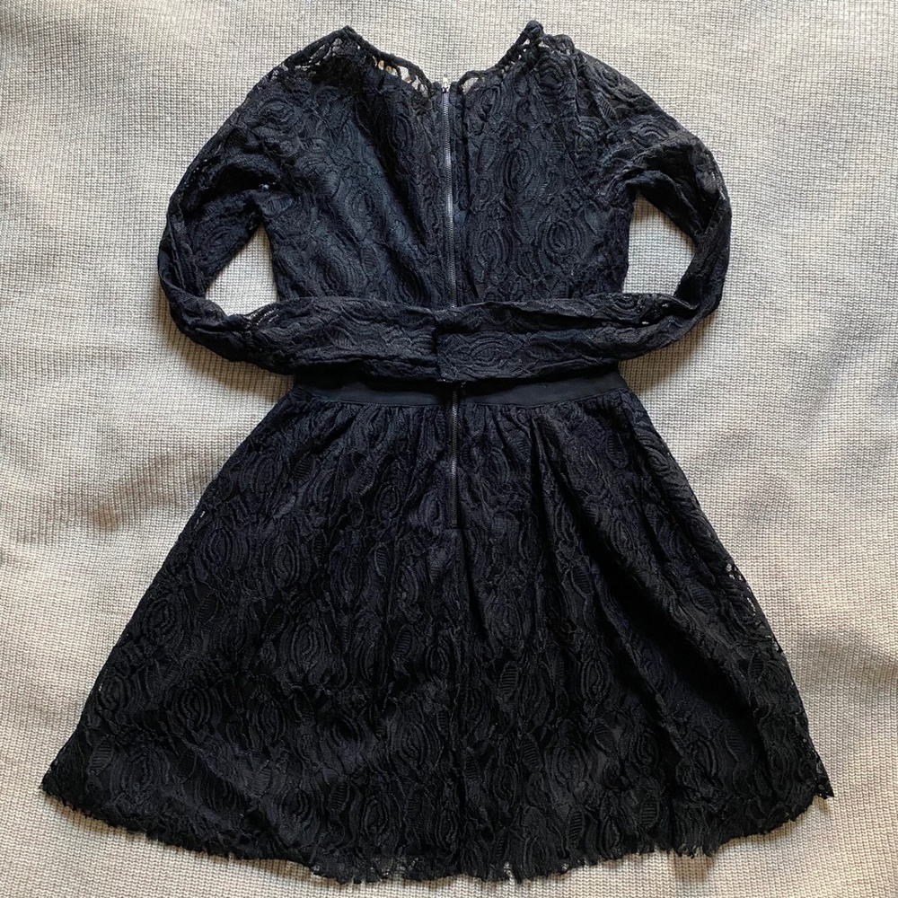 Classic Black Lace Dress - Picture 6 of 7
